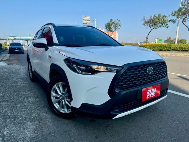 油電版 低哩程 車況好！！內外如新車 小休旅～代步 載家人空間足夠～要露營要出遊都非常方便開車視野好 趕緊來店賞車!!  第2張相片