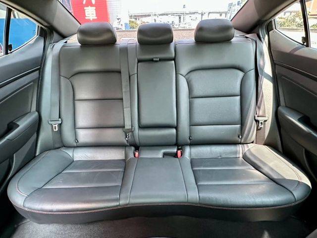 低哩程～Elantrasport極速版 配備滿 摸門 盲點 360度環景 空力套件 好開又有力 錯過就沒囉！趕緊來店賞車  第8張相片