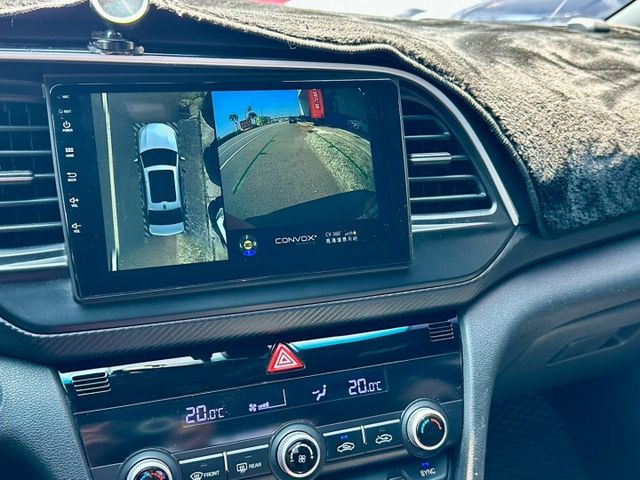 低哩程～Elantrasport極速版 配備滿 摸門 盲點 360度環景 空力套件 好開又有力 錯過就沒囉！趕緊來店賞車  第10張相片