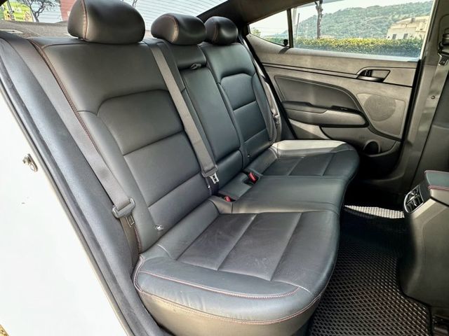 低哩程～Elantrasport極速版 配備滿 摸門 盲點 360度環景 空力套件 好開又有力 錯過就沒囉！趕緊來店賞車  第18張相片