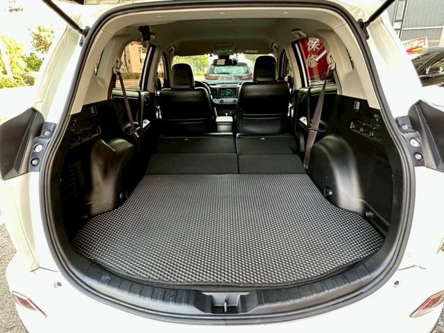 尊爵版小改款 ACC AppleCarPlay 摸門i-key  觸控螢幕3D衛星導航 數位電視 車漂亮趕緊來店賞車  第10張相片