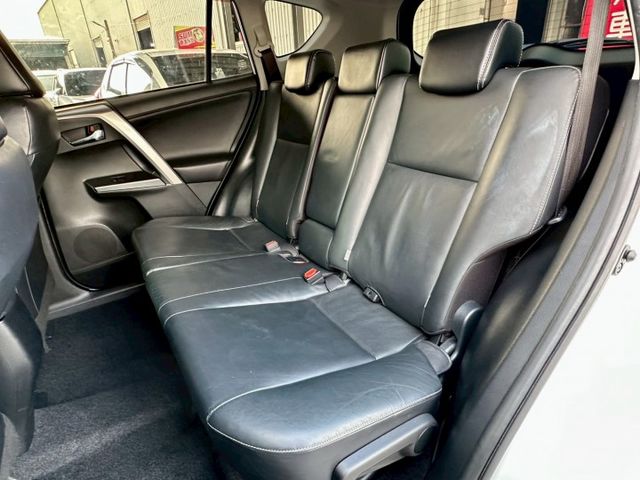 尊爵版小改款 ACC AppleCarPlay 摸門i-key  觸控螢幕3D衛星導航 數位電視 車漂亮趕緊來店賞車  第13張相片