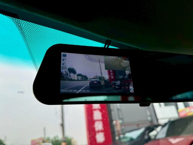 定速 衛星導航 倒車影像 倒車雷達 低里程 跑少 車況佳 車漂亮 無待修 省油省稅金 趕緊來店賞車  第16張相片
