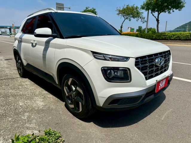 熱門小休旅GLB版 定速IKEY 衛星導航 AppleCarp 藍芽 倒車顯影 車漂亮 原廠保養 趕緊來電賞車  第2張相片