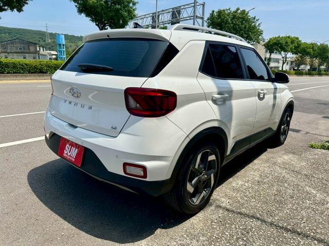 熱門小休旅GLB版 定速IKEY 衛星導航 AppleCarp 藍芽 倒車顯影 車漂亮 原廠保養 趕緊來電賞車  第3張相片