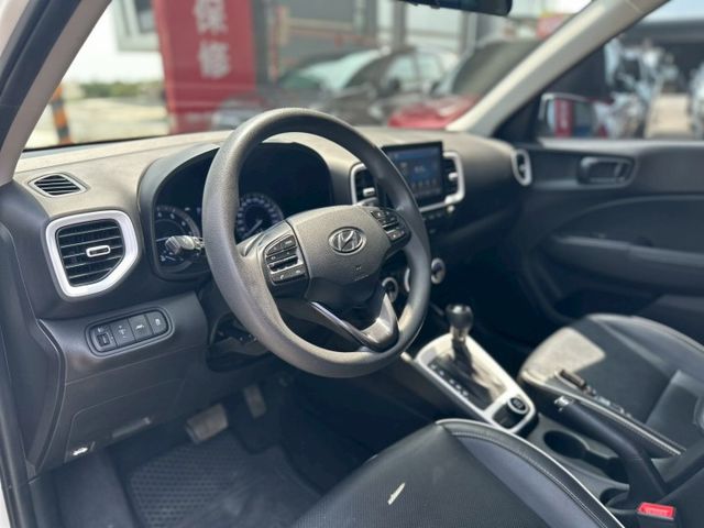 熱門小休旅GLB版 定速IKEY 衛星導航 AppleCarp 藍芽 倒車顯影 車漂亮 原廠保養 趕緊來電賞車  第5張相片