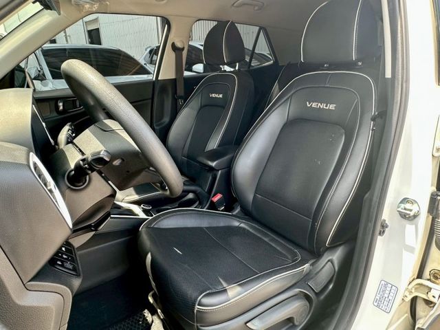熱門小休旅GLB版 定速IKEY 衛星導航 AppleCarp 藍芽 倒車顯影 車漂亮 原廠保養 趕緊來電賞車  第10張相片