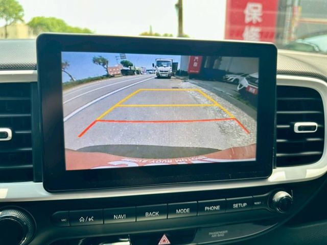 熱門小休旅GLB版 定速IKEY 衛星導航 AppleCarp 藍芽 倒車顯影 車漂亮 原廠保養 趕緊來電賞車  第16張相片