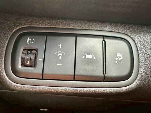 熱門小休旅GLB版 定速IKEY 衛星導航 AppleCarp 藍芽 倒車顯影 車漂亮 原廠保養 趕緊來電賞車  第17張相片