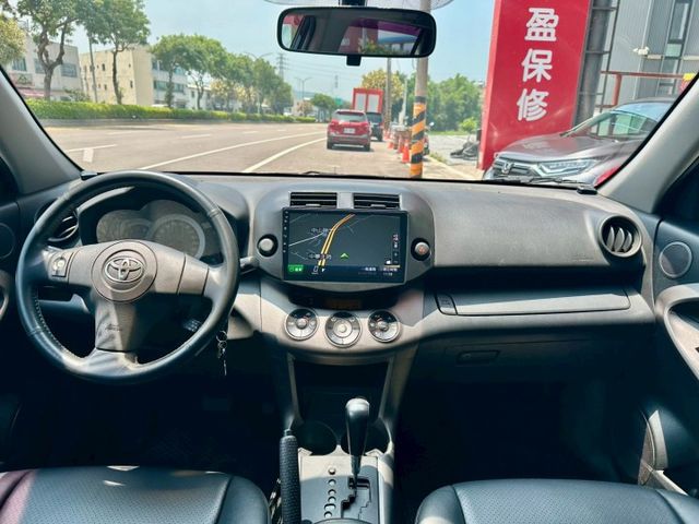 進口RAV4 G版 天窗 電動椅 定速 衛星導航 倒車顯影 藍芽 雙區恆溫 車頂行李架 車漂亮 趕緊來店賞車  第7張相片