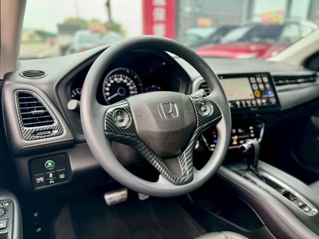 小休旅 VTi-S版 LED日行燈尾燈 Ikey 摸門 定速 快撥 倒車顯影 衛星導航 安卓機 車漂亮!趕緊來店賞車!  第5張相片