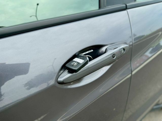 小休旅 VTi-S版 LED日行燈尾燈 Ikey 摸門 定速 快撥 倒車顯影 衛星導航 安卓機 車漂亮!趕緊來店賞車!  第14張相片