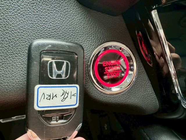 小休旅 VTi-S版 LED日行燈尾燈 Ikey 摸門 定速 快撥 倒車顯影 衛星導航 安卓機 車漂亮!趕緊來店賞車!  第15張相片