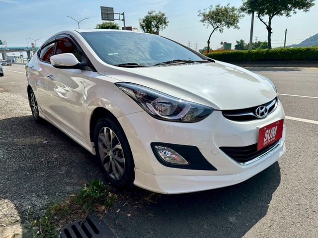 旗艦版 車況好無待修 電動椅 天窗 IKEY摸門 定速 衛星導航 倒車顯影 雙區恆溫 空力套件  車漂亮 趕緊來店賞車  第2張相片