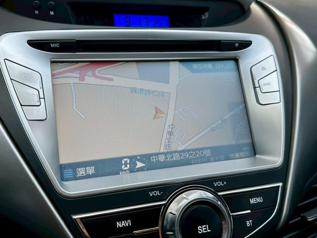 旗艦版 車況好無待修 電動椅 天窗 IKEY摸門 定速 衛星導航 倒車顯影 雙區恆溫 空力套件  車漂亮 趕緊來店賞車  第15張相片