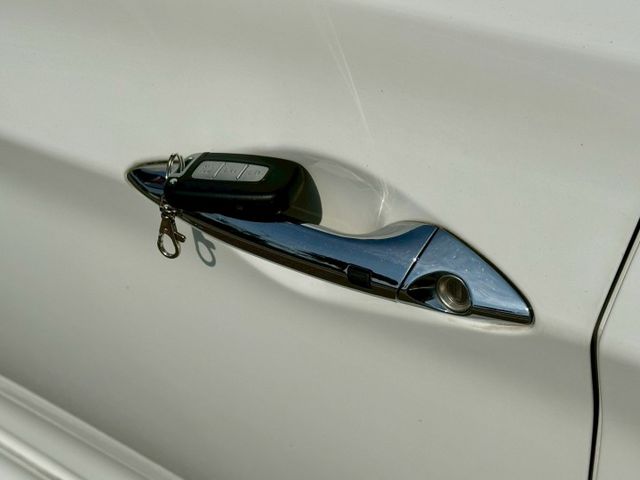 旗艦版 車況好無待修 電動椅 天窗 IKEY摸門 定速 衛星導航 倒車顯影 雙區恆溫 空力套件  車漂亮 趕緊來店賞車  第17張相片