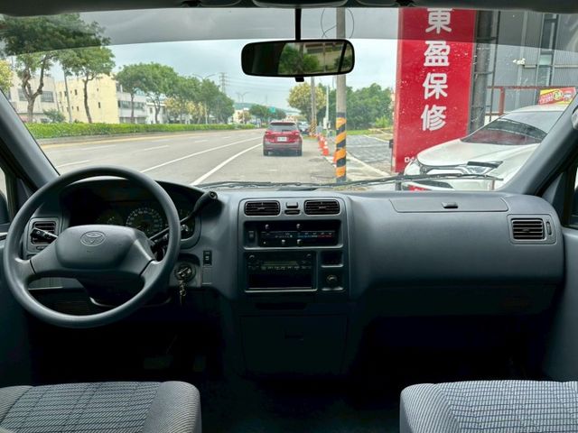 僅跑9萬 家庭用車 內外漂亮乾淨 車況好 看時車就知道~好載有力 載人載貨都好用 別錯過!!錯過就沒囉~趕緊預約來店賞車  第7張相片