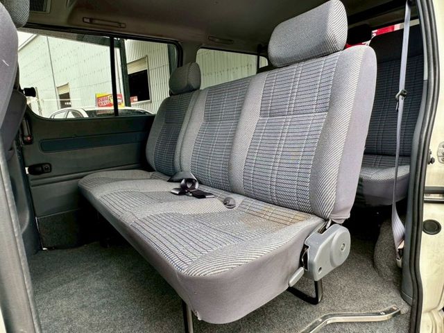 僅跑9萬 家庭用車 內外漂亮乾淨 車況好 看時車就知道~好載有力 載人載貨都好用 別錯過!!錯過就沒囉~趕緊預約來店賞車  第12張相片