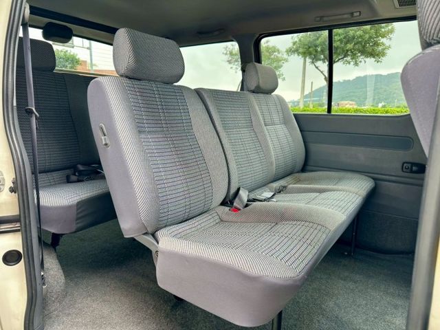 僅跑9萬 家庭用車 內外漂亮乾淨 車況好 看時車就知道~好載有力 載人載貨都好用 別錯過!!錯過就沒囉~趕緊預約來店賞車  第13張相片