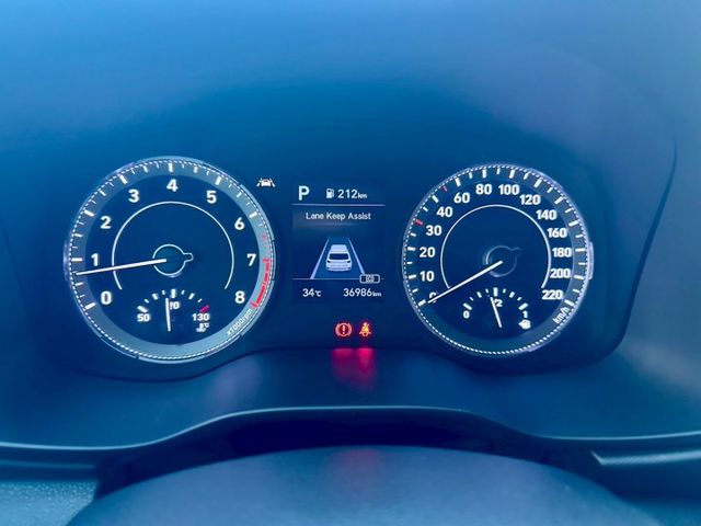 GLC版配備滿~LED頭燈日行燈尾燈 盲點 Qi無線充電 IKEY AppleCarPlay  車漂亮 趕緊來店賞車  第5張相片
