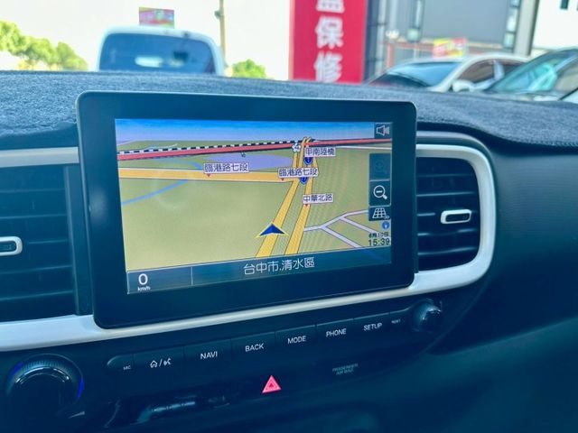 GLC版配備滿~LED頭燈日行燈尾燈 盲點 Qi無線充電 IKEY AppleCarPlay  車漂亮 趕緊來店賞車  第18張相片