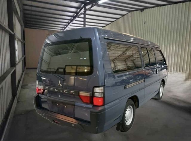 8人座 工作載一波 玩樂裝更多 大馬力 低油耗 跑少車漂亮 內外如新 趕緊來店賞車 錯過就難找!!  第4張相片