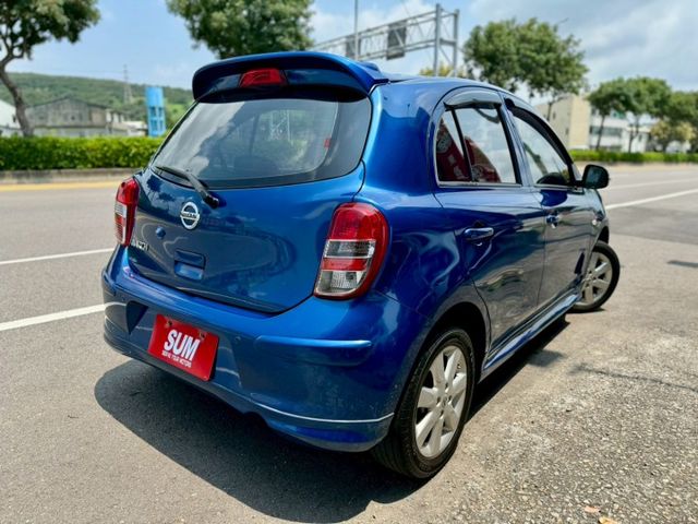 低里程 都車庫 家庭用車 載小朋友 跑市區 買菜停車都方便 好開省油 代步 開遠途也不是問題~內外乾淨 CP值高別錯過!  第3張相片