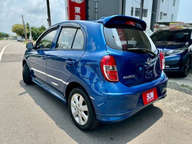 低里程 都車庫 家庭用車 載小朋友 跑市區 買菜停車都方便 好開省油 代步 開遠途也不是問題~內外乾淨 CP值高別錯過!  第4張相片