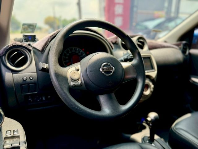 低里程 都車庫 家庭用車 載小朋友 跑市區 買菜停車都方便 好開省油 代步 開遠途也不是問題~內外乾淨 CP值高別錯過!  第5張相片