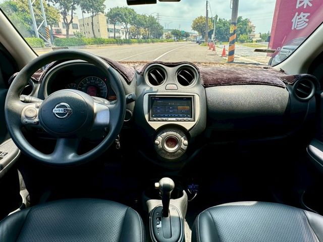 低里程 都車庫 家庭用車 載小朋友 跑市區 買菜停車都方便 好開省油 代步 開遠途也不是問題~內外乾淨 CP值高別錯過!  第7張相片