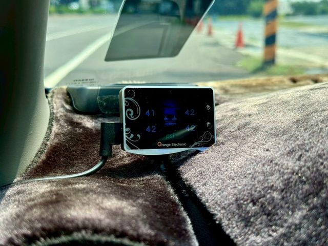 低里程 都車庫 家庭用車 載小朋友 跑市區 買菜停車都方便 好開省油 代步 開遠途也不是問題~內外乾淨 CP值高別錯過!  第20張相片