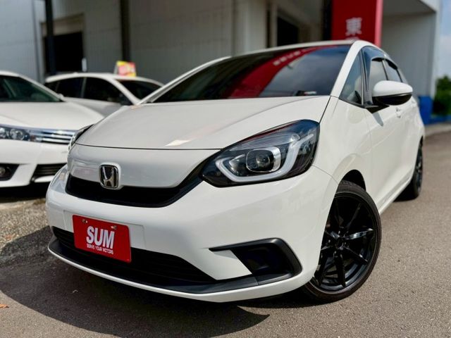 汽油版 車況好 車庫車 內外如新車 外觀型好看 內裝有質感～ACC 車道維持 LED頭尾燈 配備多  車漂亮 別錯過囉～  第1張相片