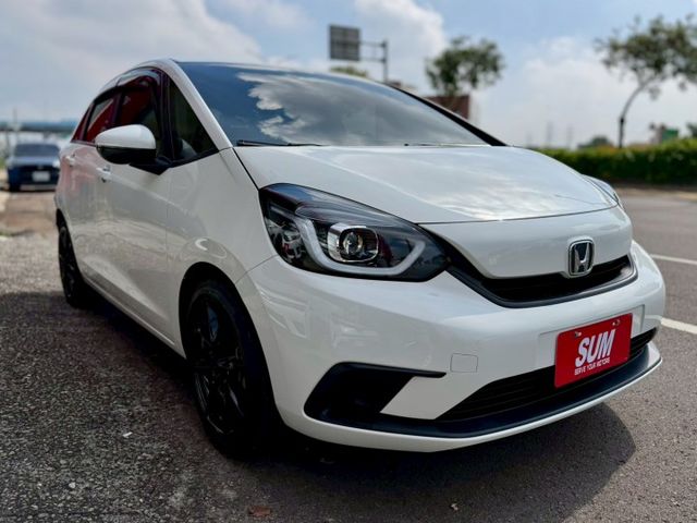 汽油版 車況好 車庫車 內外如新車 外觀型好看 內裝有質感～ACC 車道維持 LED頭尾燈 配備多  車漂亮 別錯過囉～  第2張相片