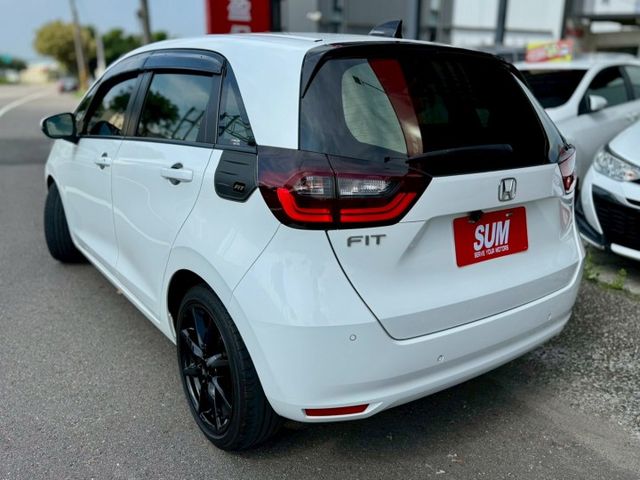 汽油版 車況好 車庫車 內外如新車 外觀型好看 內裝有質感～ACC 車道維持 LED頭尾燈 配備多  車漂亮 別錯過囉～  第3張相片