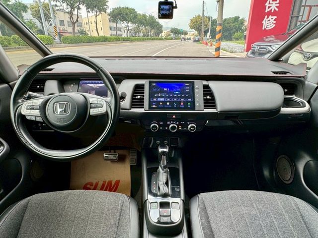 汽油版 車況好 車庫車 內外如新車 外觀型好看 內裝有質感～ACC 車道維持 LED頭尾燈 配備多  車漂亮 別錯過囉～  第7張相片