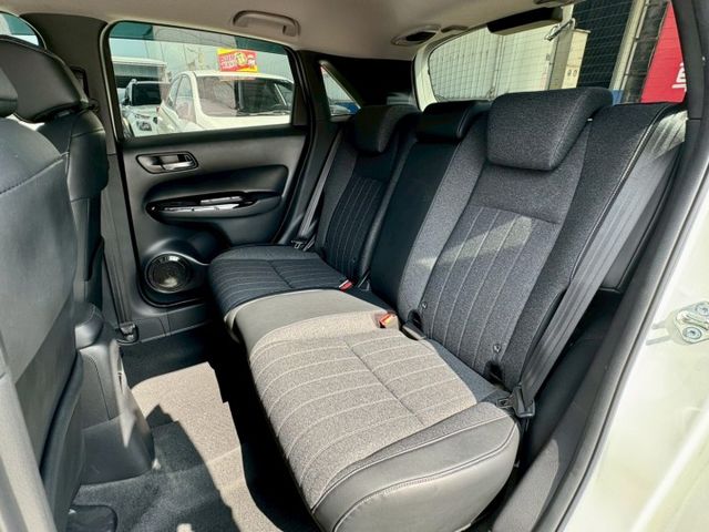 汽油版 車況好 車庫車 內外如新車 外觀型好看 內裝有質感～ACC 車道維持 LED頭尾燈 配備多  車漂亮 別錯過囉～  第15張相片