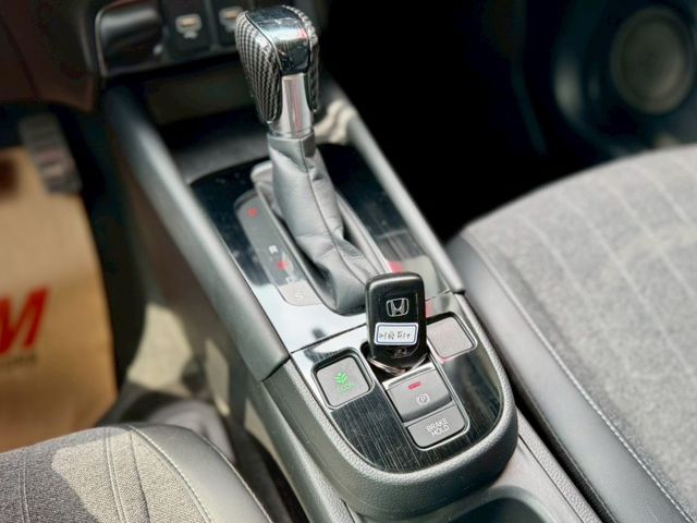 汽油版 車況好 車庫車 內外如新車 外觀型好看 內裝有質感～ACC 車道維持 LED頭尾燈 配備多  車漂亮 別錯過囉～  第18張相片