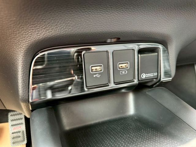 汽油版 車況好 車庫車 內外如新車 外觀型好看 內裝有質感～ACC 車道維持 LED頭尾燈 配備多  車漂亮 別錯過囉～  第19張相片