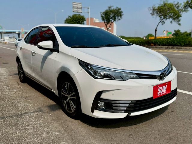 尊爵版 車況好 配備滿！ikey 摸門 盲點 定速 左右切換車道輔助鏡頭 抬頭顯示器 倒車顯影  導航 車漂亮 別錯過～  第2張相片