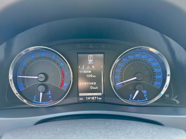 尊爵版 車況好 配備滿！ikey 摸門 盲點 定速 左右切換車道輔助鏡頭 抬頭顯示器 倒車顯影  導航 車漂亮 別錯過～  第6張相片