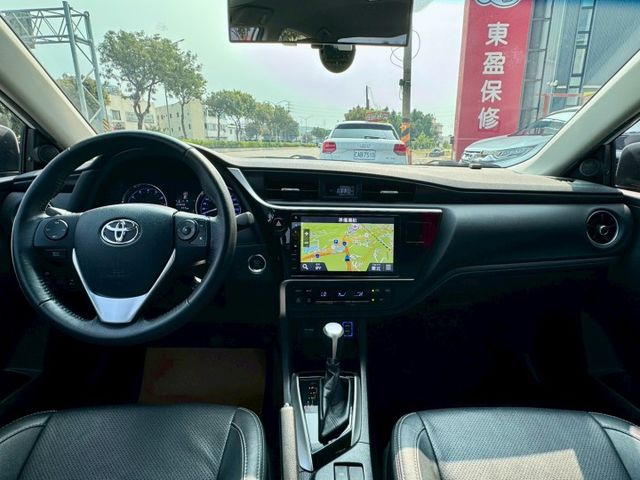 尊爵版 車況好 配備滿！ikey 摸門 盲點 定速 左右切換車道輔助鏡頭 抬頭顯示器 倒車顯影  導航 車漂亮 別錯過～  第7張相片