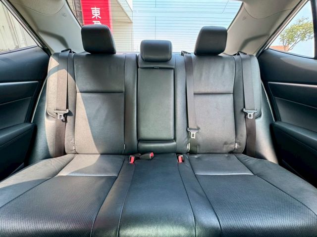 尊爵版 車況好 配備滿！ikey 摸門 盲點 定速 左右切換車道輔助鏡頭 抬頭顯示器 倒車顯影  導航 車漂亮 別錯過～  第8張相片