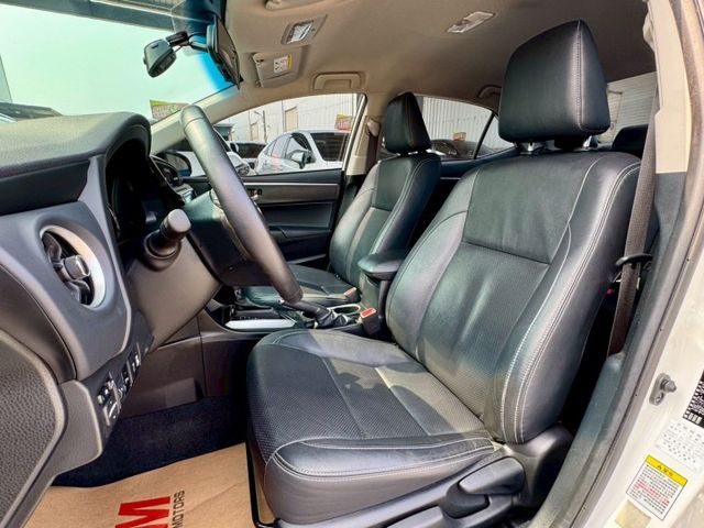 尊爵版 車況好 配備滿！ikey 摸門 盲點 定速 左右切換車道輔助鏡頭 抬頭顯示器 倒車顯影  導航 車漂亮 別錯過～  第16張相片