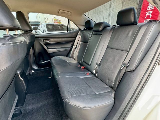 尊爵版 車況好 配備滿！ikey 摸門 盲點 定速 左右切換車道輔助鏡頭 抬頭顯示器 倒車顯影  導航 車漂亮 別錯過～  第17張相片