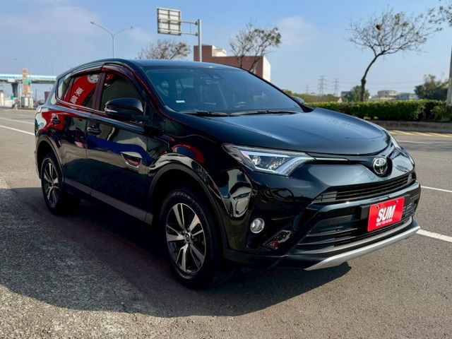 尊爵版 ACC跟車 AEB自動煞停 車道偏離 LED頭尾燈 電動椅 IKEY摸門 抬頭顯 CARPLAY配備滿!車況讚  第2張相片