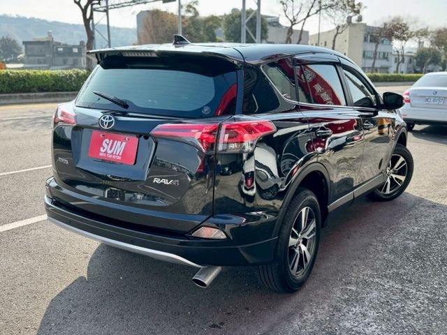 尊爵版 ACC跟車 AEB自動煞停 車道偏離 LED頭尾燈 電動椅 IKEY摸門 抬頭顯 CARPLAY配備滿!車況讚  第4張相片