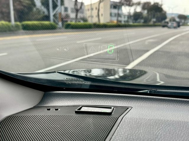 尊爵版 ACC跟車 AEB自動煞停 車道偏離 LED頭尾燈 電動椅 IKEY摸門 抬頭顯 CARPLAY配備滿!車況讚  第11張相片