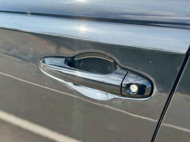 尊爵版 ACC跟車 AEB自動煞停 車道偏離 LED頭尾燈 電動椅 IKEY摸門 抬頭顯 CARPLAY配備滿!車況讚  第14張相片