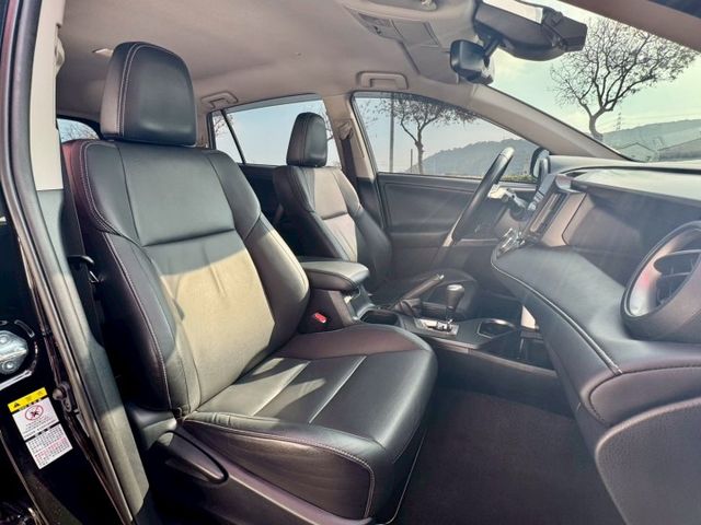 尊爵版 ACC跟車 AEB自動煞停 車道偏離 LED頭尾燈 電動椅 IKEY摸門 抬頭顯 CARPLAY配備滿!車況讚  第17張相片