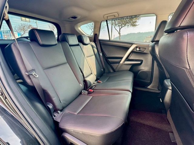 尊爵版 ACC跟車 AEB自動煞停 車道偏離 LED頭尾燈 電動椅 IKEY摸門 抬頭顯 CARPLAY配備滿!車況讚  第18張相片